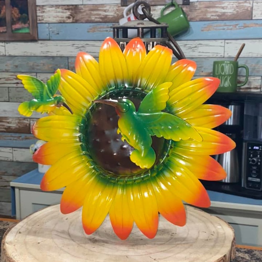 Metal Flower 3-D Moving Hummingbird Garden or Home Décor